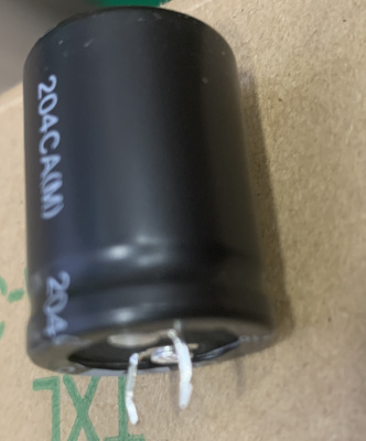 220 мкФ 250 В 22x30 HS, конденсатор Jamicon