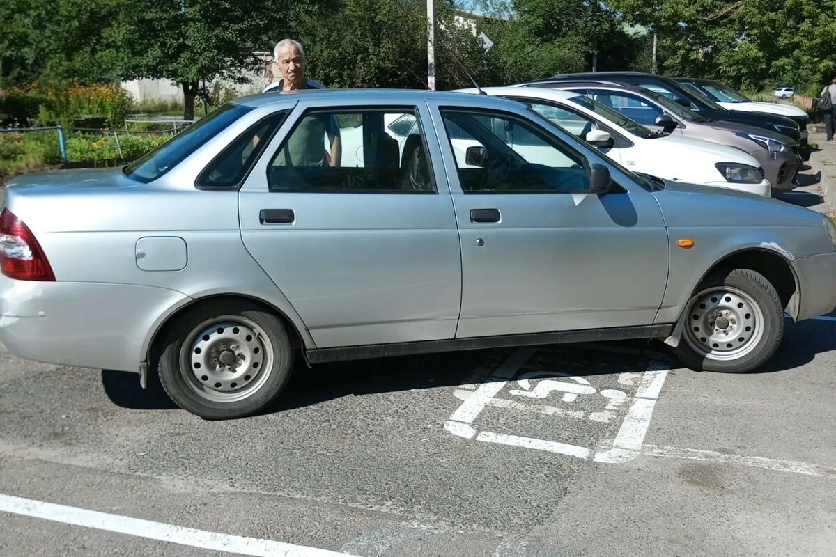 Lada (ВАЗ) Priora 2010, 103 000 км, 1.6 л, 98 л.с., фото 2