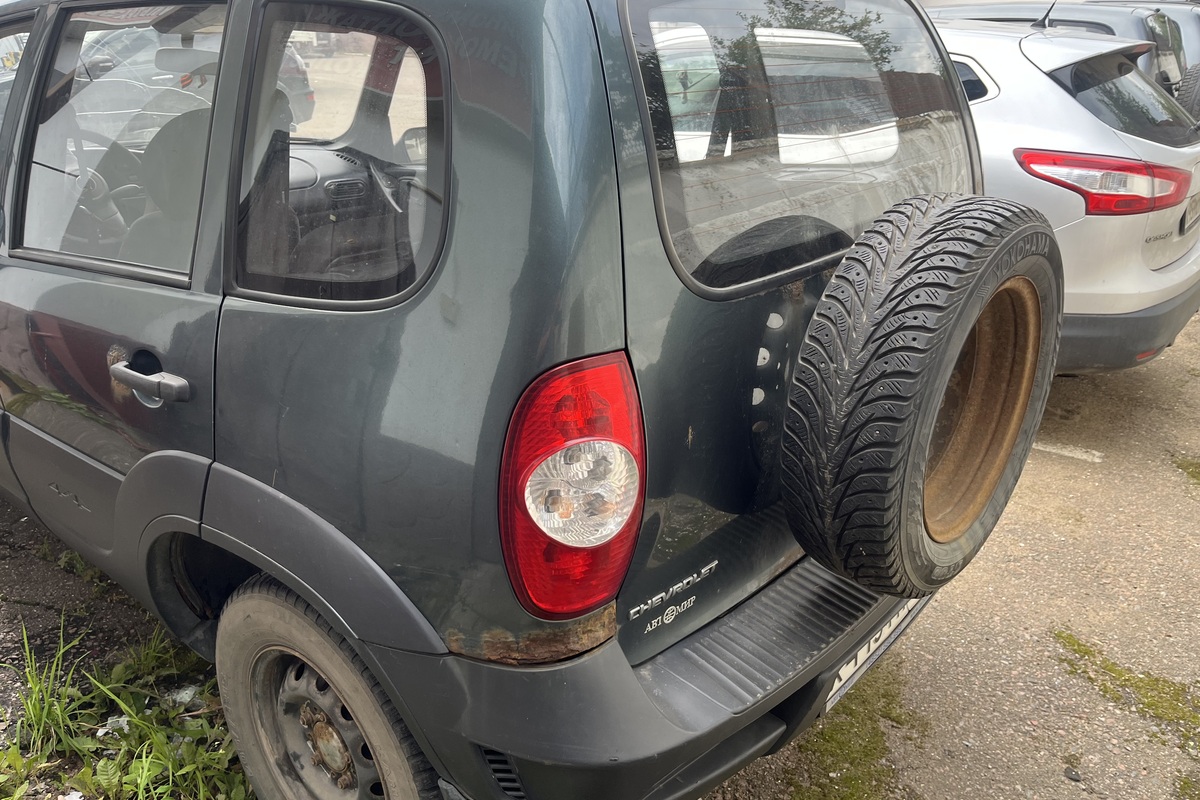 Chevrolet Niva 2010, 206 100 км, 1.7 л, 80 л.с., фото 2