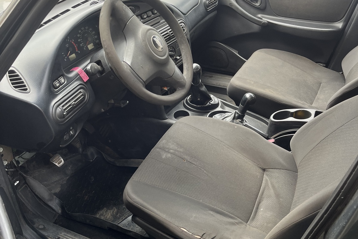 Chevrolet Niva 2010, 206 100 км, 1.7 л, 80 л.с., фото 3