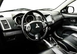 Mitsubishi Outlander 2008, 181 576 км, 3.0 л, 220 л.с., фото 3