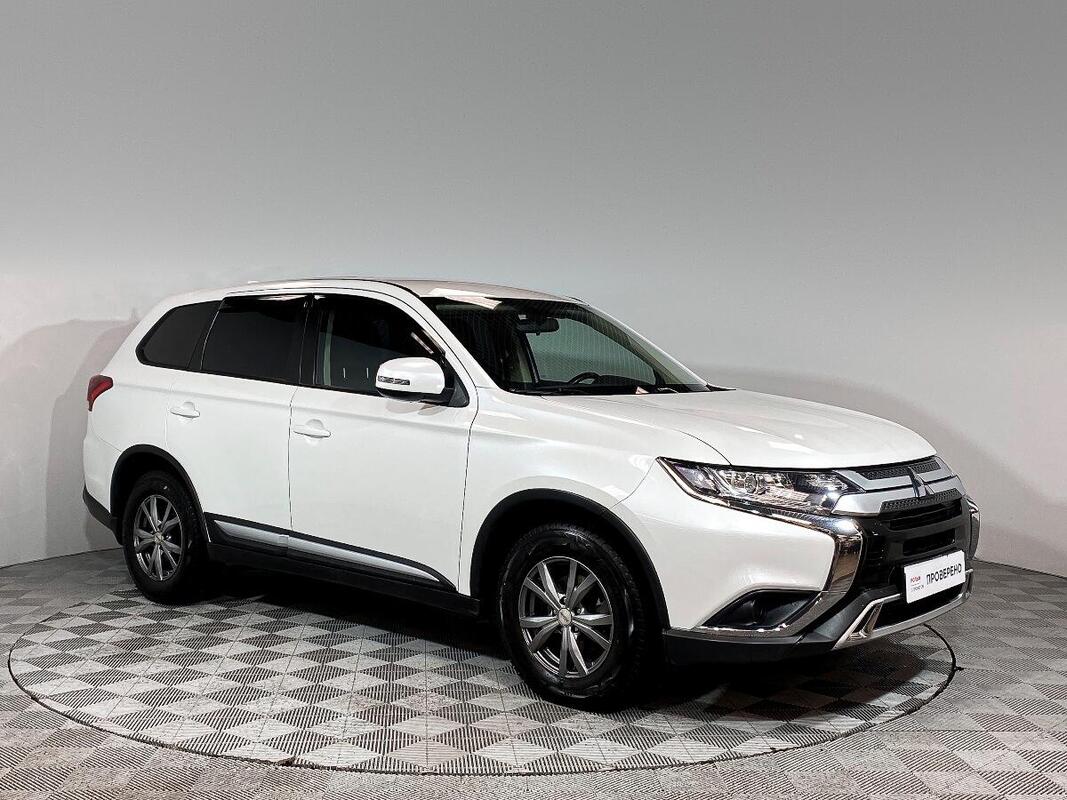 Mitsubishi Outlander 2018. Мицубиси Аутлендер 2018 года. Митсубиси Аутлендер 2018 бензин.