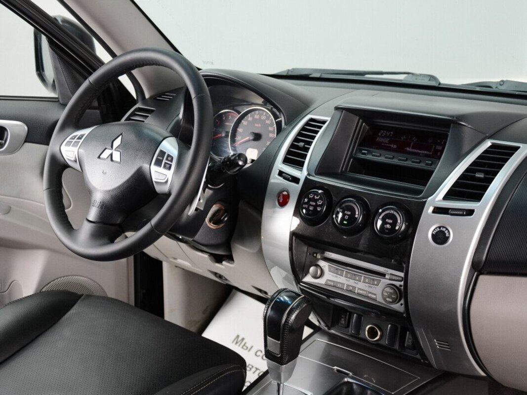 Паджеро спорт 2012 года