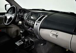 Mitsubishi Pajero Sport 2013, 137 459 км, 2.5 л, 178 л.с., фото 3