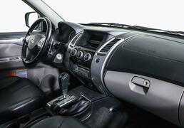 Mitsubishi Pajero Sport 2013, 131 753 км, 2.5 л, 178 л.с., фото 1