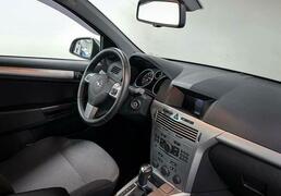 Opel Astra 2012, 141 769 км, 1.8 л, 140 л.с., фото 2