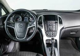Opel Astra 2012, 141 356 км, 2.0 л, 131 л.с., фото 3