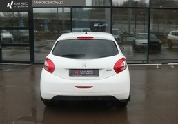 Peugeot 208 2013, 176 000 км, 1.0 л, 68 л.с., фото 4