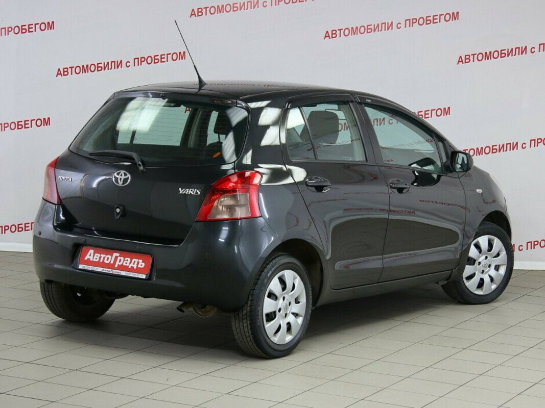 Автомат пробег. Тойота Ярис 1.3 автомат. Toyota Yaris 2008. Тойота Yaris левый руль. Тойота Ярис с пробегом.