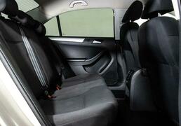 Volkswagen Jetta 2014, 124 569 км, 1.6 л, 105 л.с., фото 3