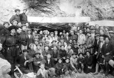 Со строителями Гизельдонской ГЭС в горах Осетии. 1930 г.