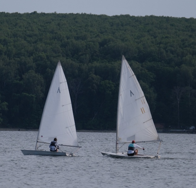Тренировки и прогулки на парусниках