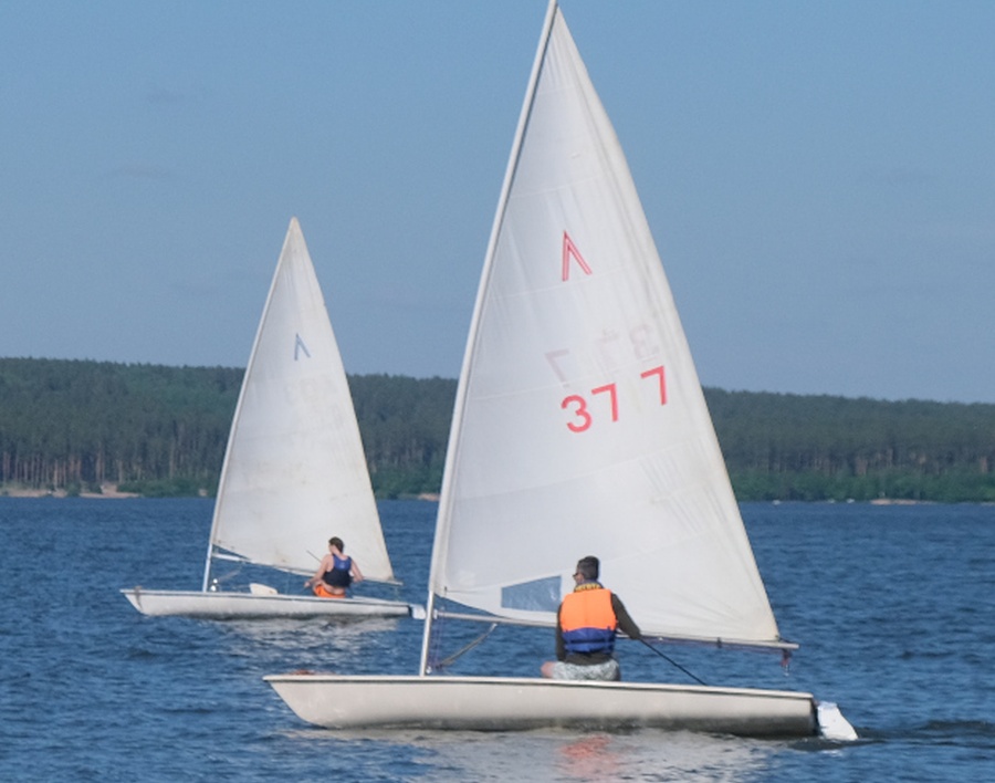 Тренировки и прогулки на парусниках