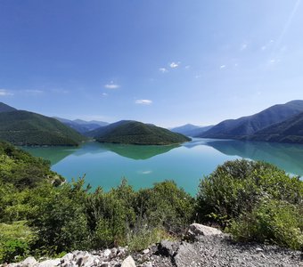 Горное озеро. Грузия