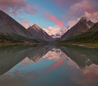 Симметрия. Белуха в зеркале Ак-Кема, Горный Алтай
