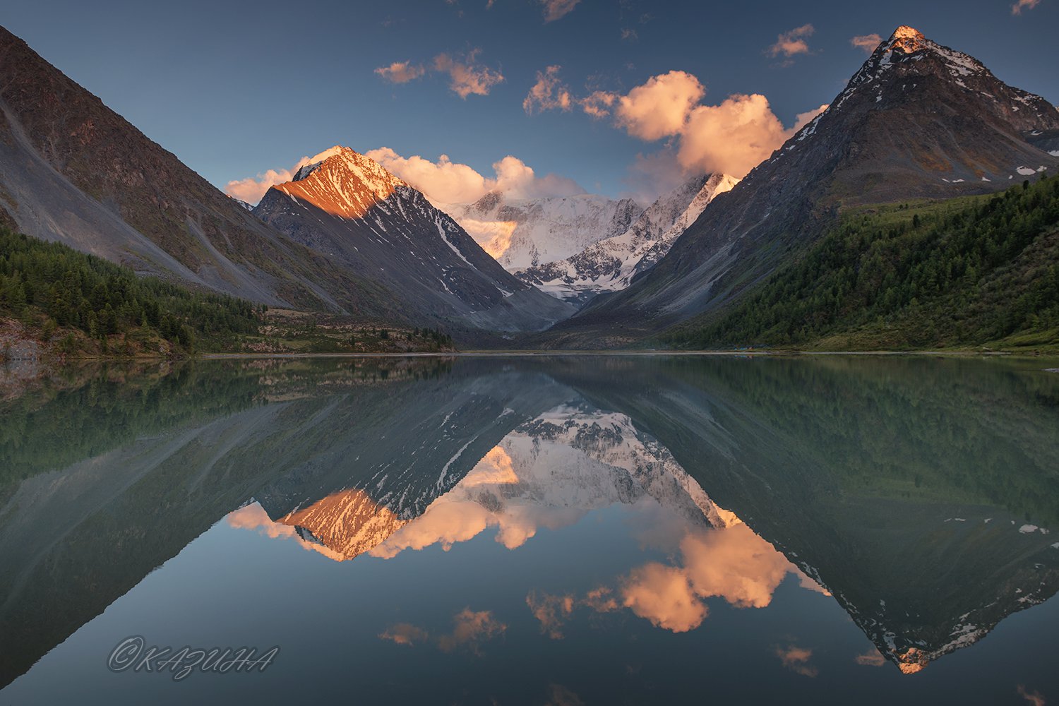 Симметрия заката в озере Ак-Кем