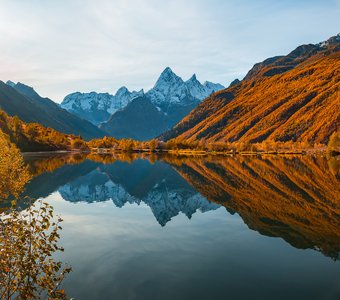 Осеннее озеро Туманлы-Кель