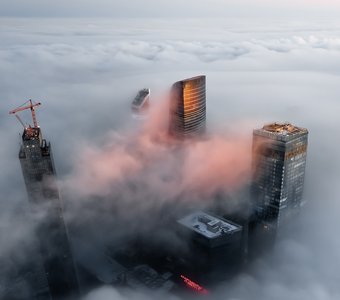 Москва Сити тонет в тумане