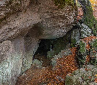Пещера Суук-Коба (Холодная), нижнее плато Чатыр-Дага, Крым