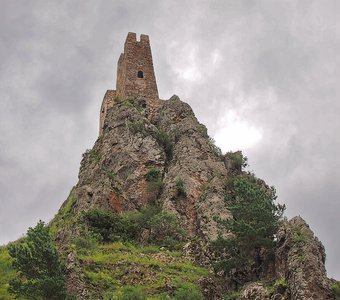 Восточная башня Вовнушки, Ингушетия (первые упоминания относят в началу 18 века, дата постройки неизвестна)