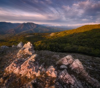 Рассвет у подножья плато Чатыр-Даг, Крым
