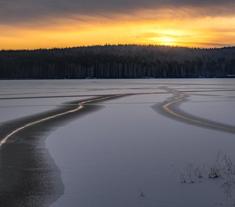 Закат по первому льду