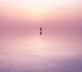Нежные цвета заката на озере Эльтон. Волгоградская область.