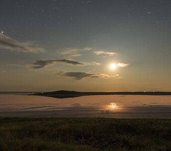Луна над Кояшским озером