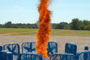 Захватывающие кадры рождения огненного смерча: видео