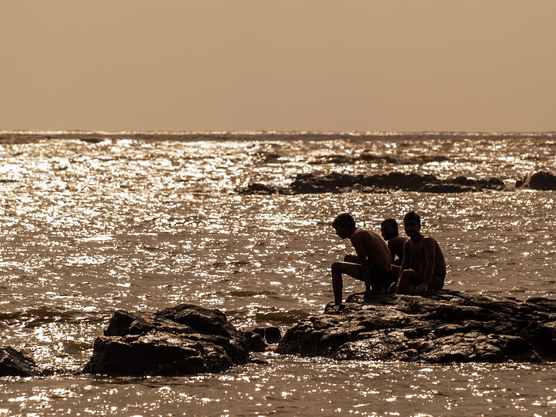 На скальном берегу