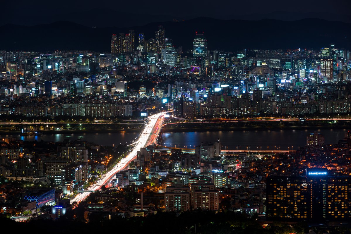 Сеул. Южная Корея Сеул ночной вид. Южная Корея Сеул ночью. Ночь Сеул Корея. Ночной Сеул Южная Корея вид с окна.