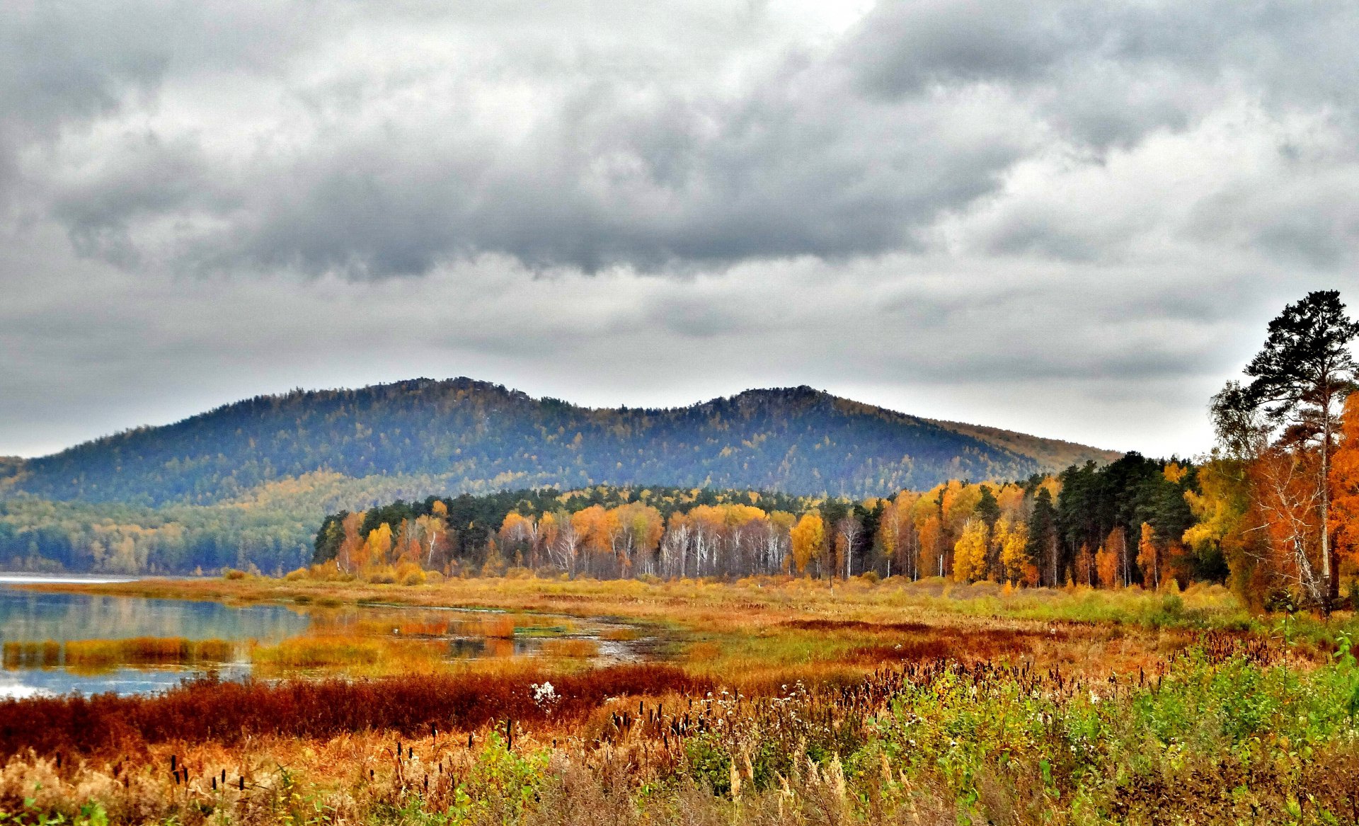 Осень на озере Аракуль