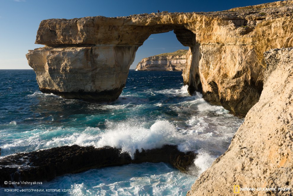 Знаменитая природная арка Лазурное окно