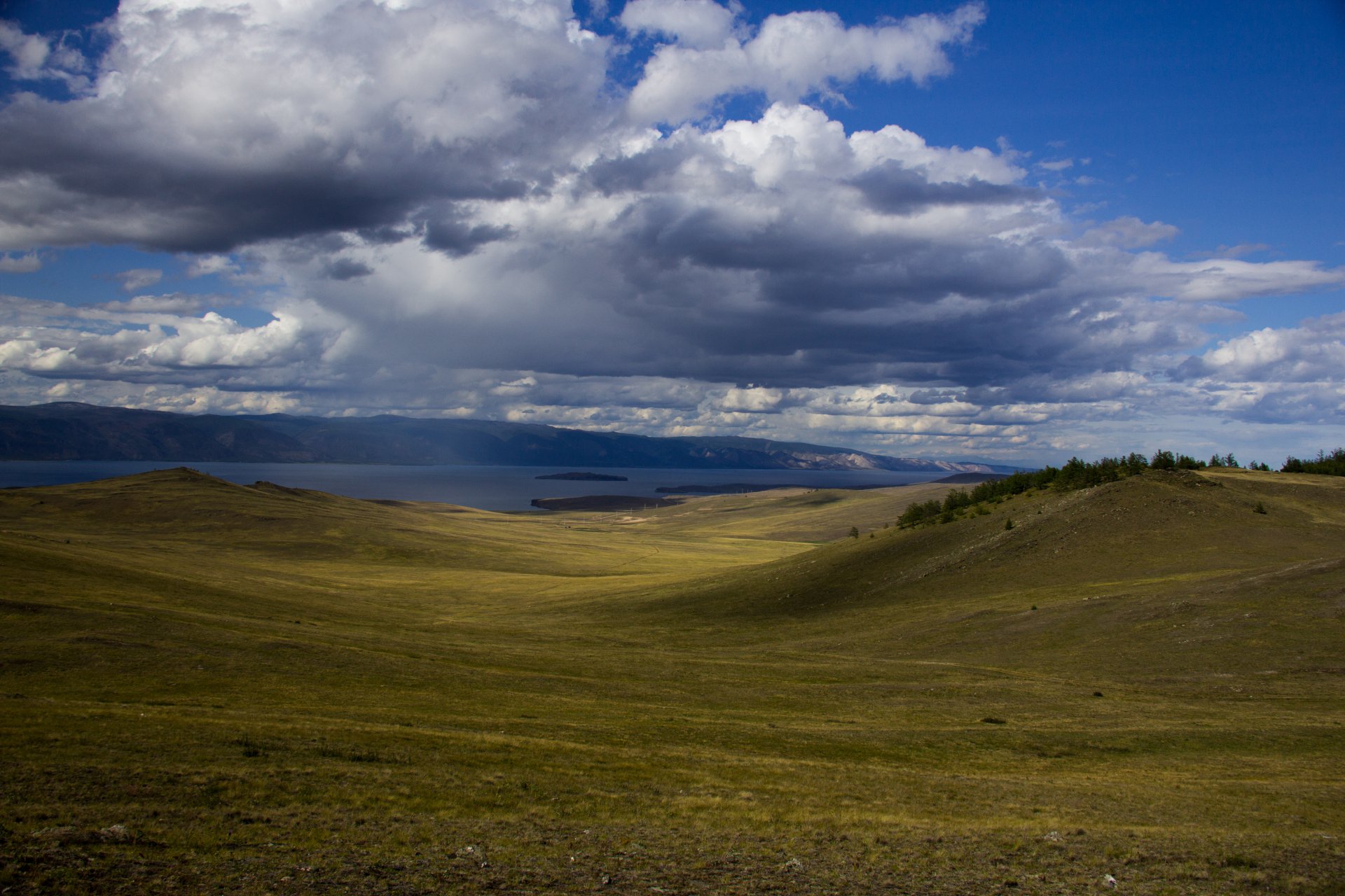 Дождь над озером Байкал