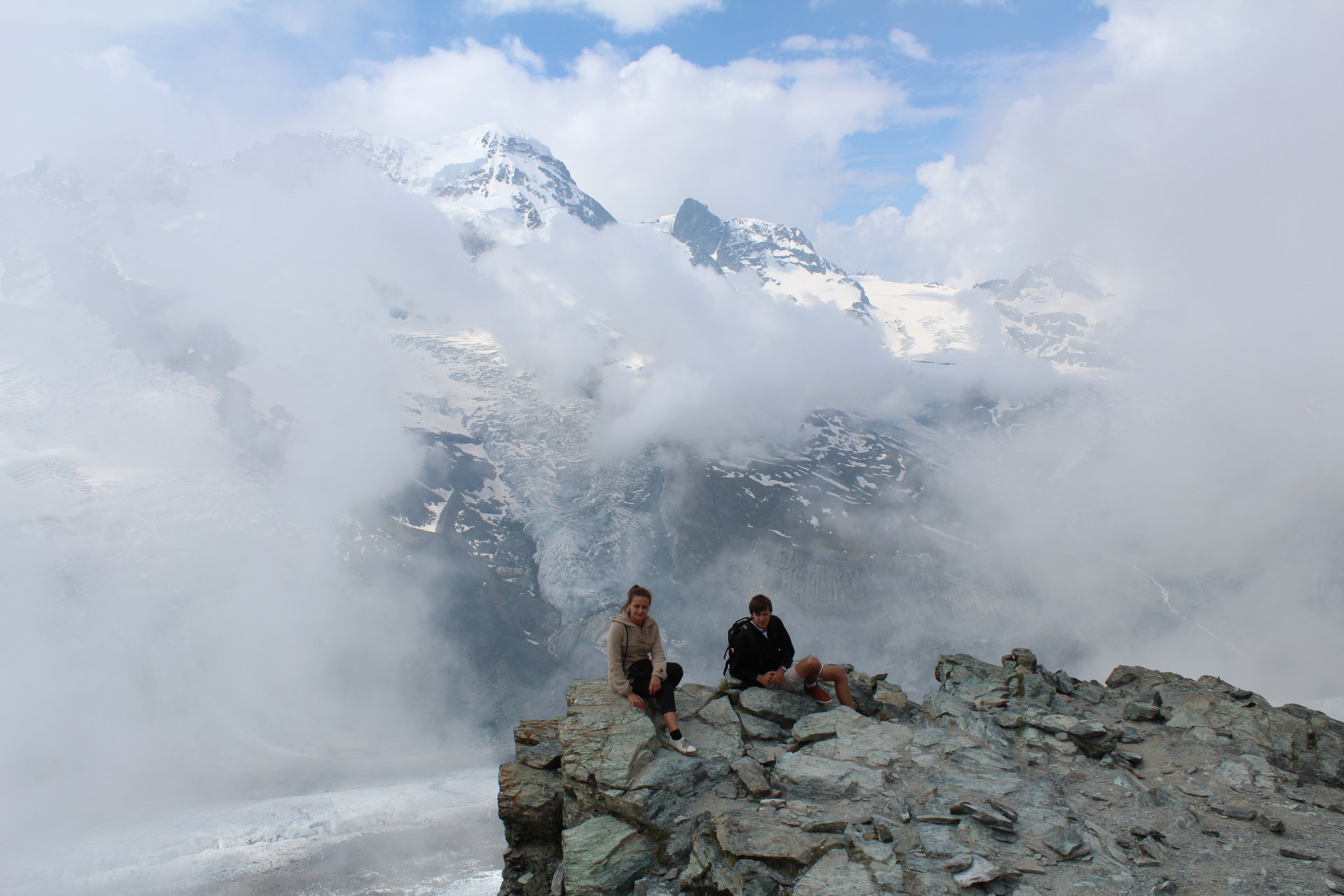 На краю, над 3000 м. Горнерграт. Кантон Вале.