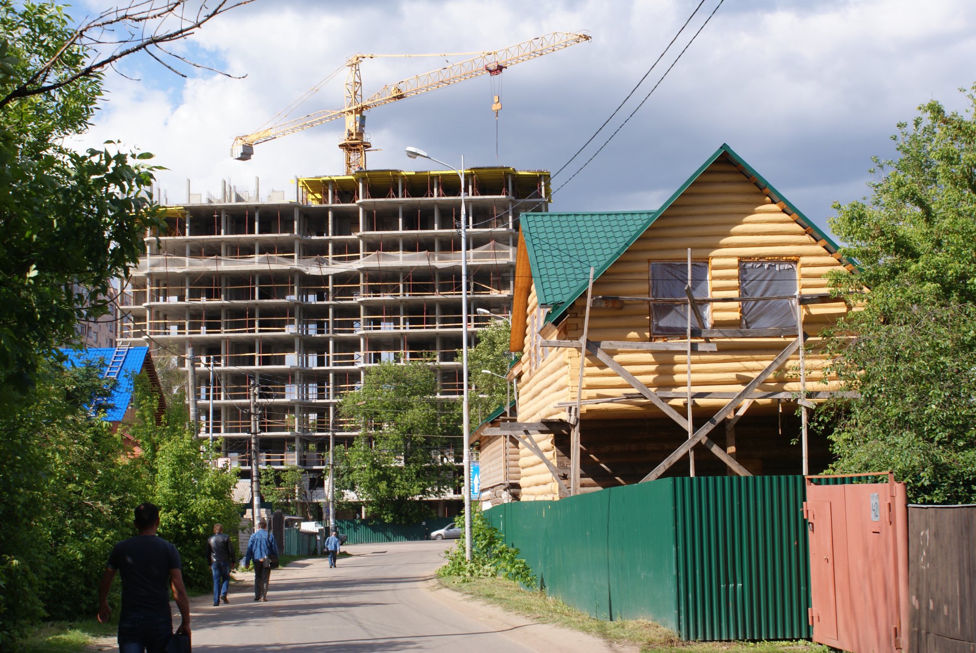 Интенсивное строительство в Подмосковье.