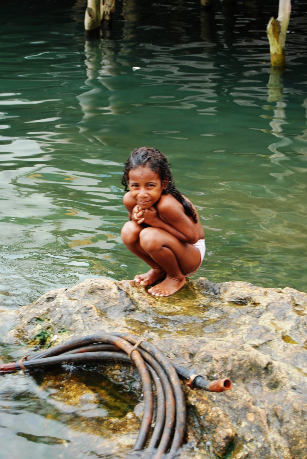 Озябла немного... Вышла согреться, но до дому всё равно через воду.