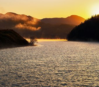 Dawn on the lake.
