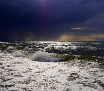 Последние лучи солнца перед грозой