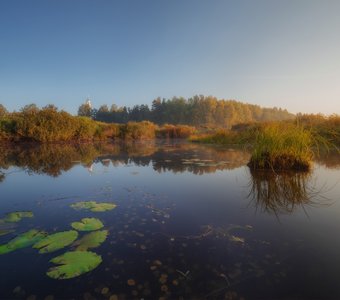 Колдовским волнуемы затишьем…