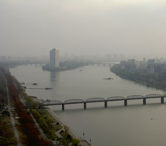 Над Пхеньяном туман...