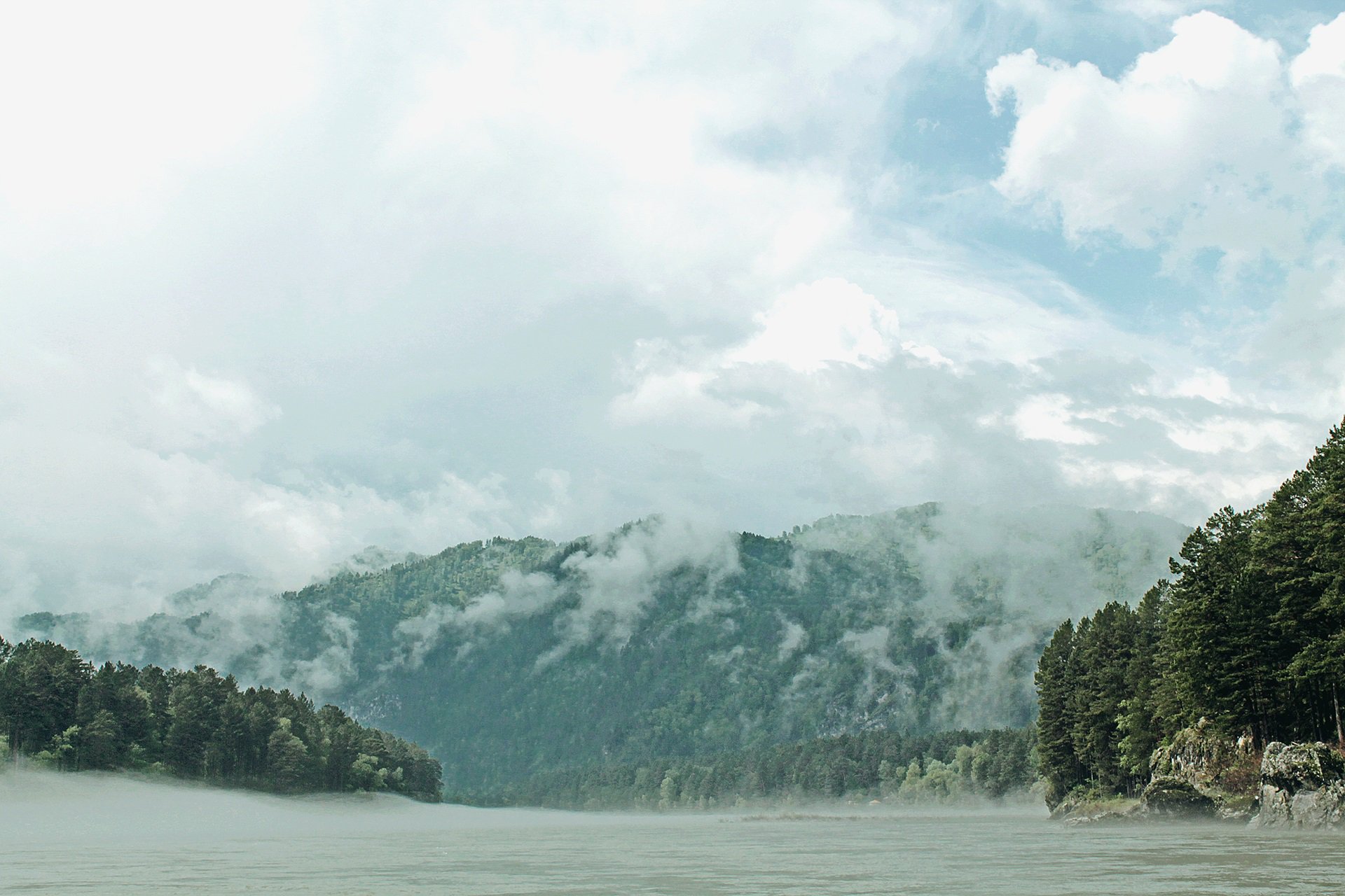 Сплав по реке после дождя