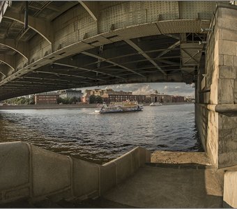 Мощь Крымского моста.
