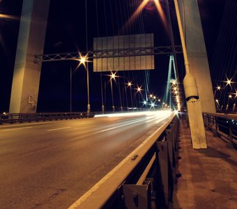 Теплый ночной мост