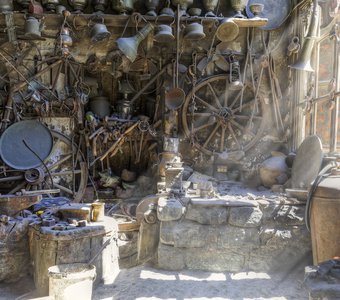 Мастерская и антикварная лавка в деревне Лагич (Азербайджан)