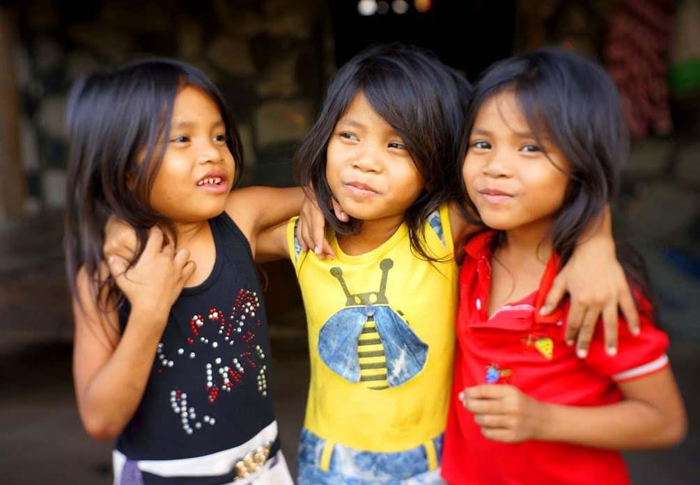 Дети Камбоджи. Тройняшки