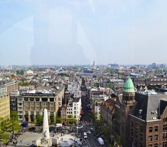 Вид на Амстердам из кабинки колеса обозрения