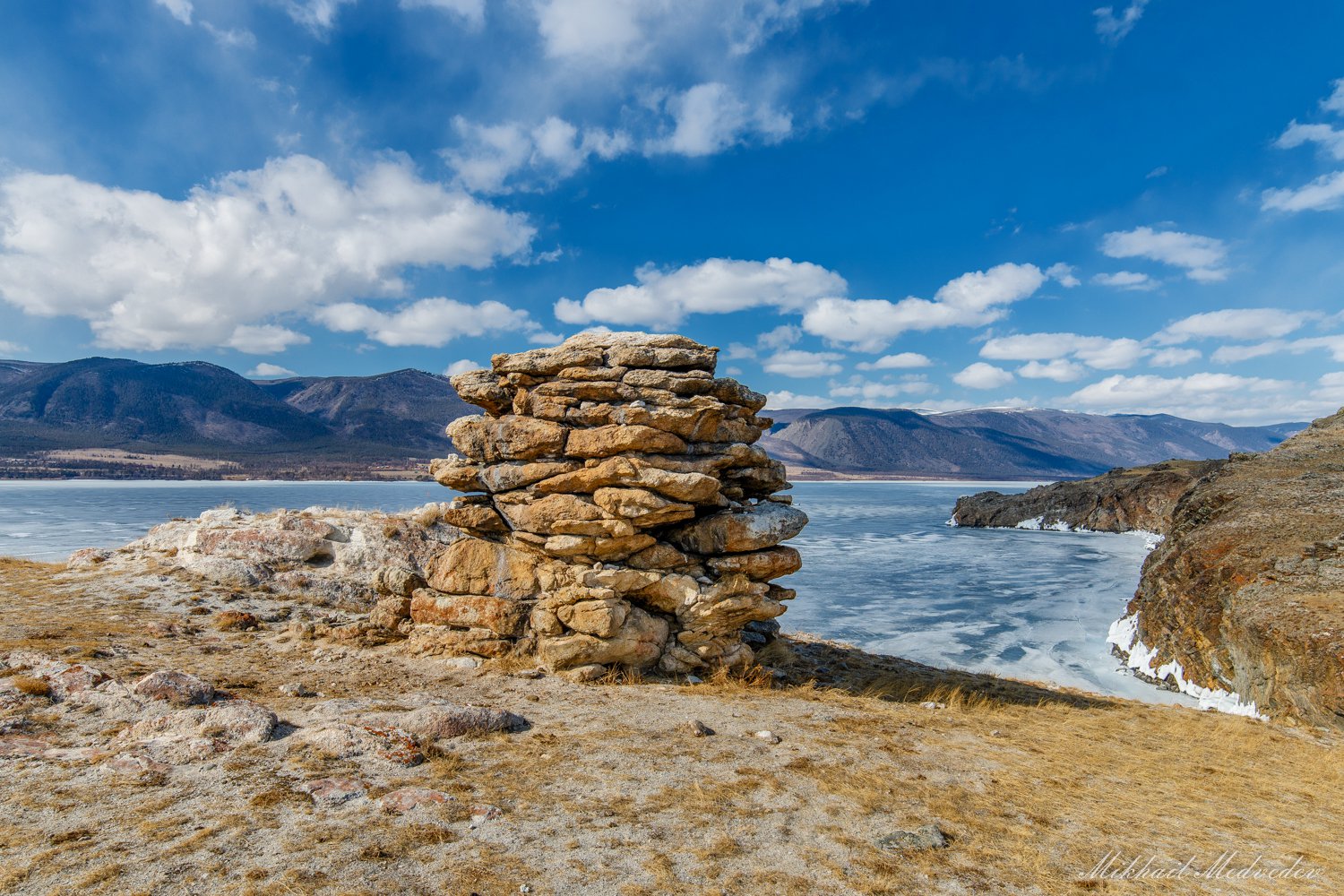 Остров Ольтрек в Малом море Байкал