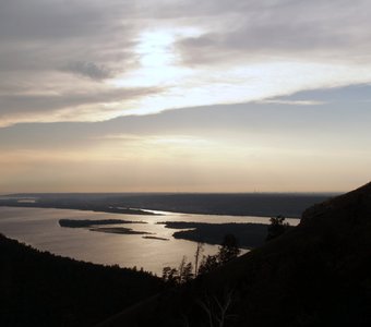 Вид на Волгу с горы Стрельной.