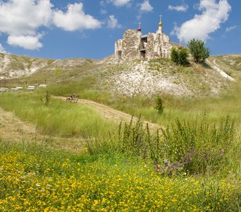 Костомаровский Спасский монастырь